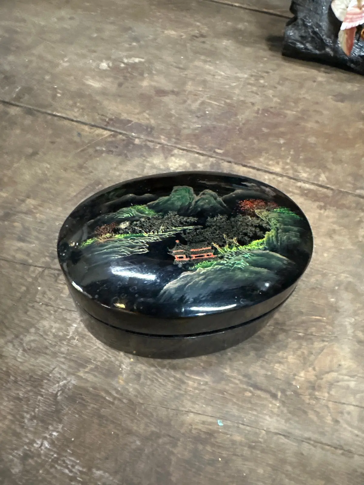 Set  Of Lacquered Asian Nested Boxes 1