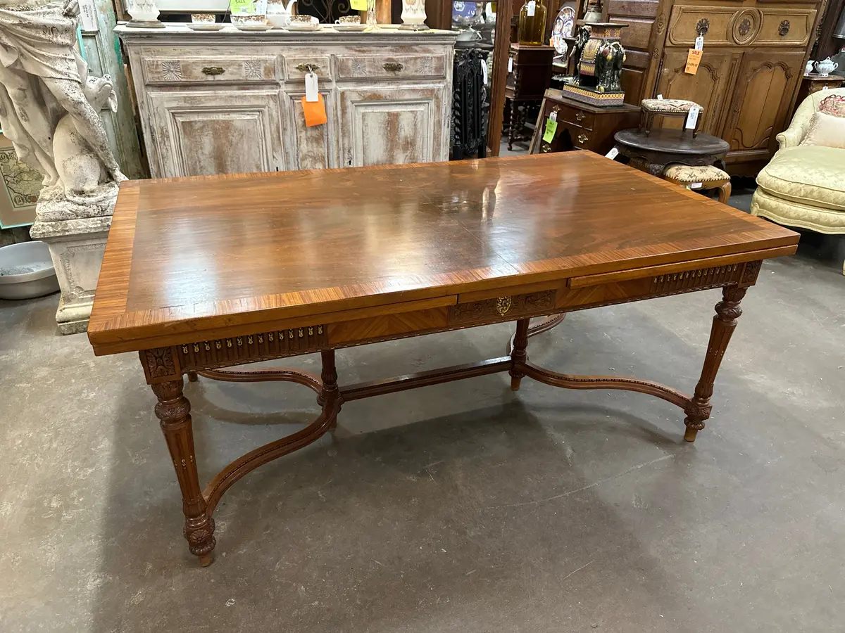 Burled Wood Drawleaf Table With Fluted Legs And 8 Chairs With Leather 1