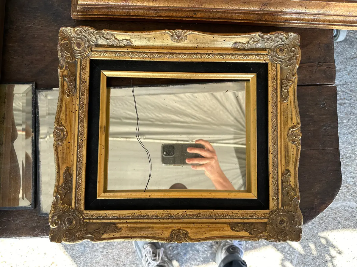 Small Ornate Gold Frame With Black And Velvet Linen Filet 1