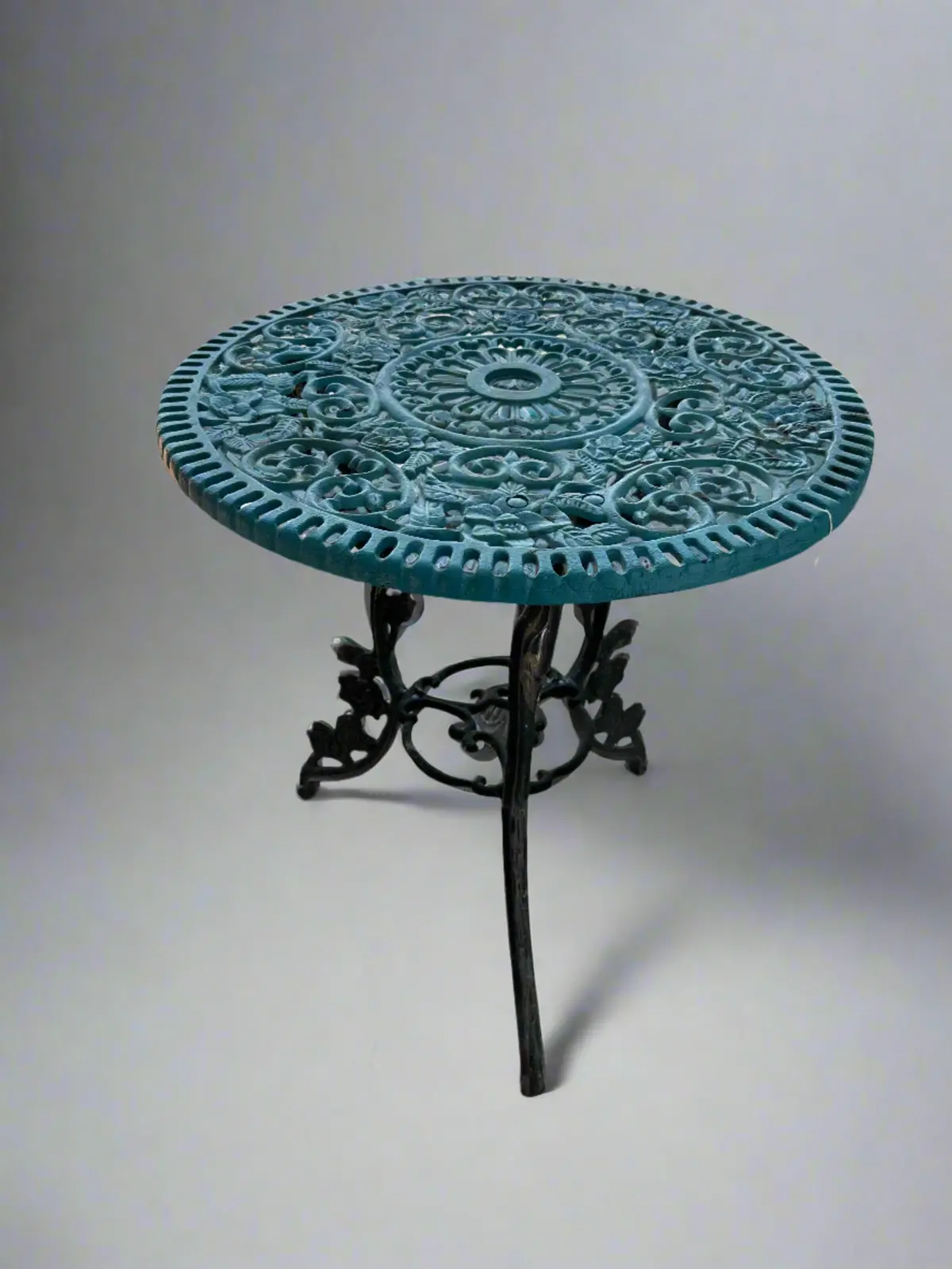 Small Cast Aluminum Bistro Table 1