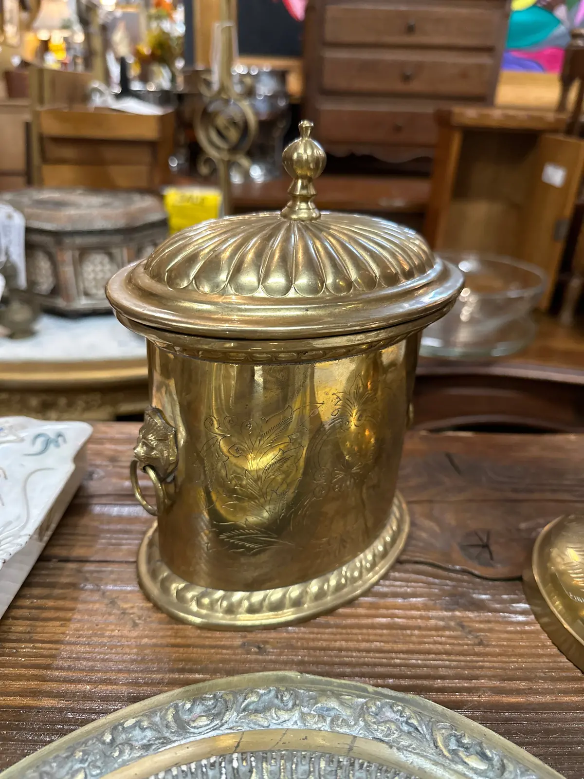 Brass Container With Lid And Lion Handles 1