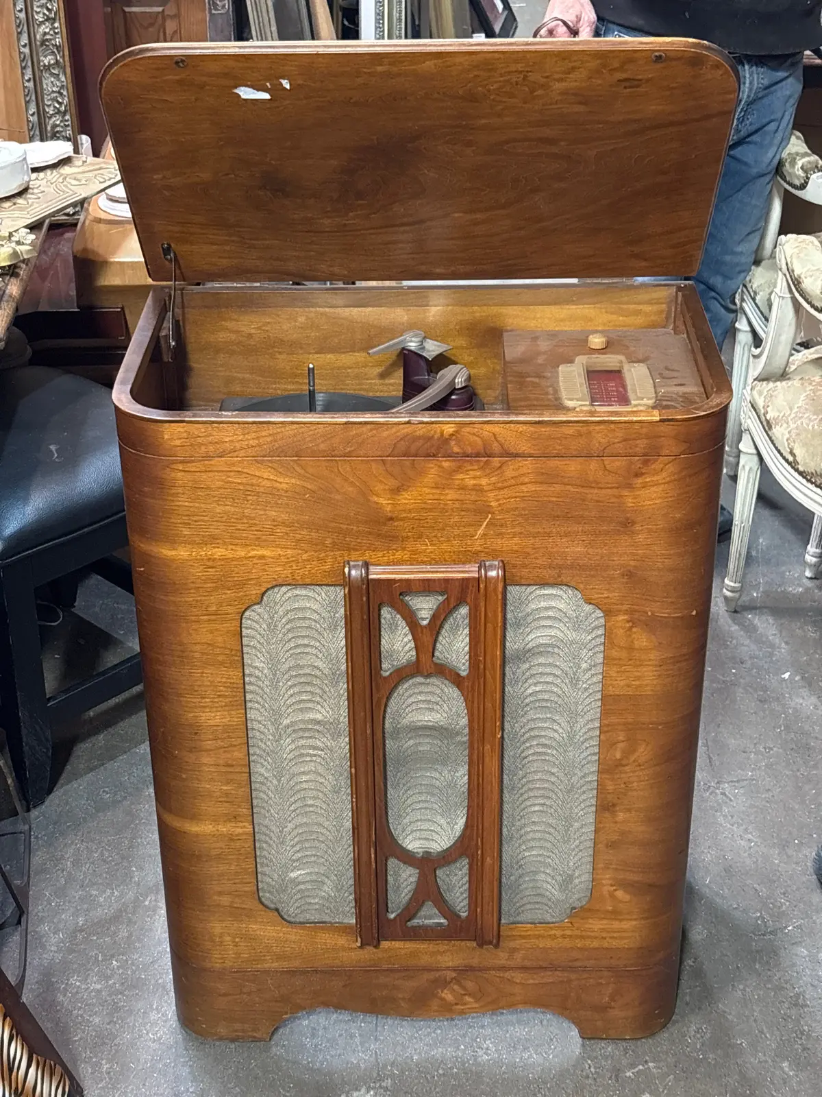 Silver Tone Radio/Record Player 1