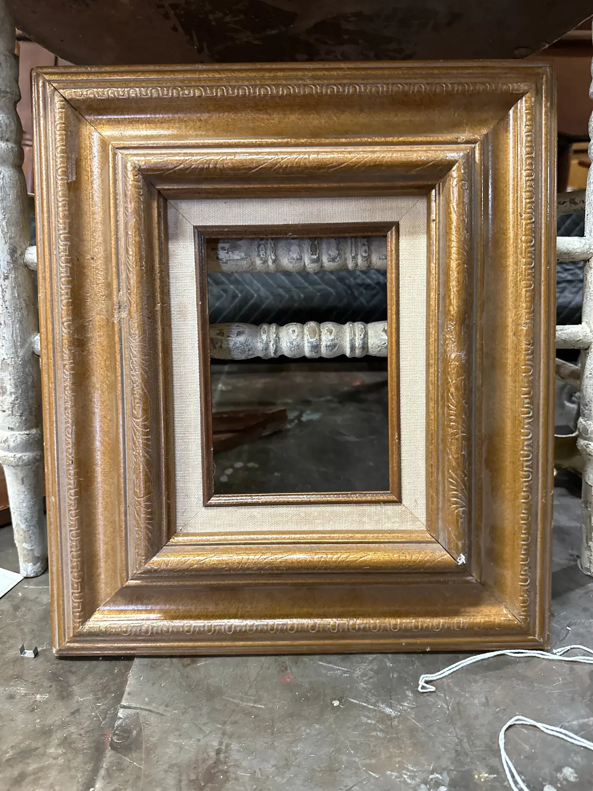 Small Gold Frame With Linen Filet As Found 1