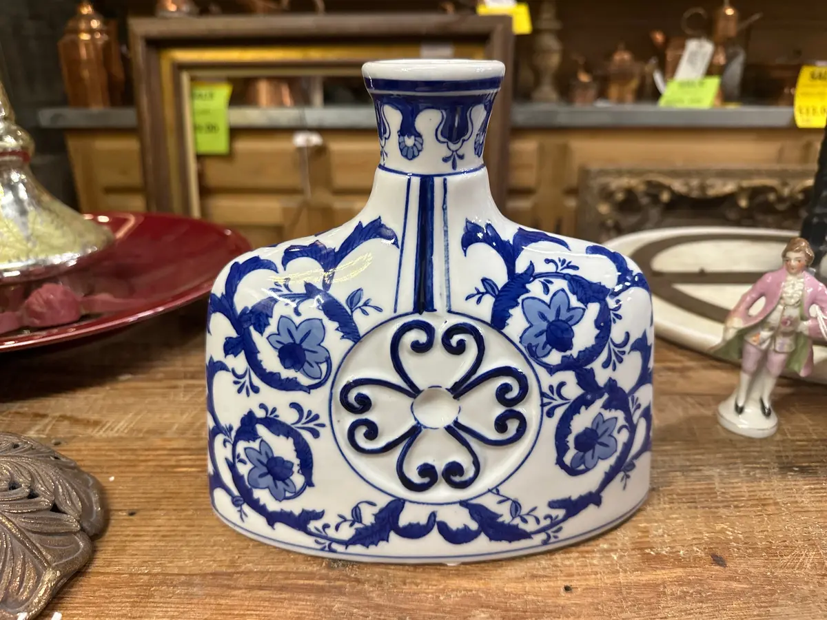 Chinese  Blue And White Flat Vase 1