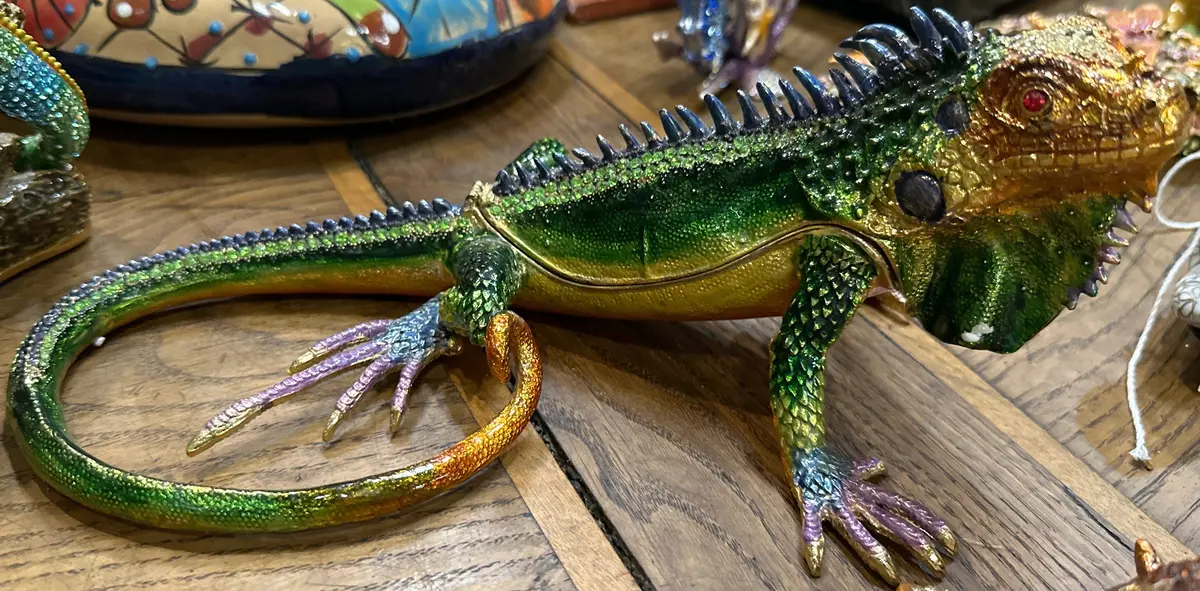 Small Enameled Iguana Box 1