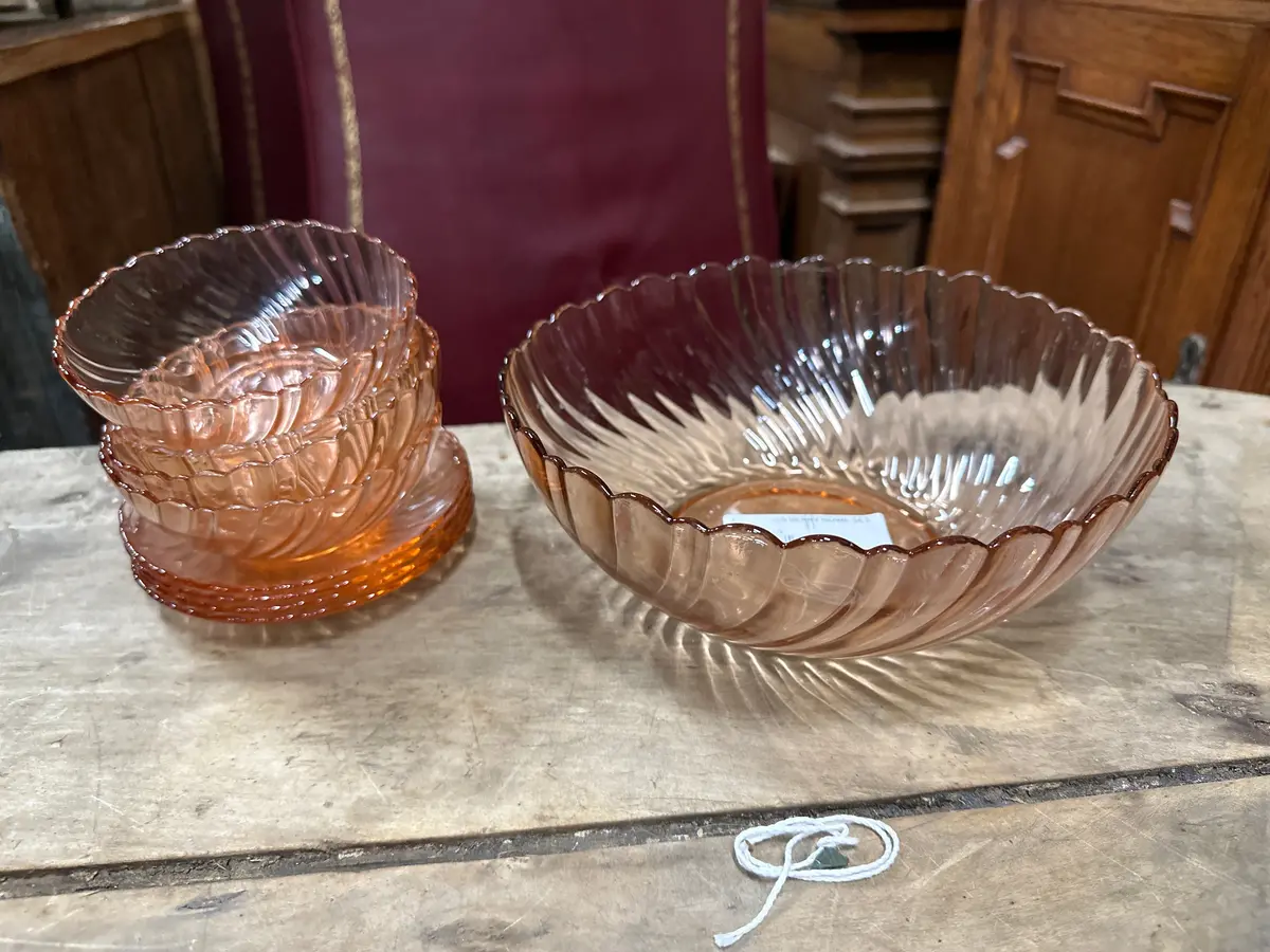 Pink Glass Berry Bowl Set 1