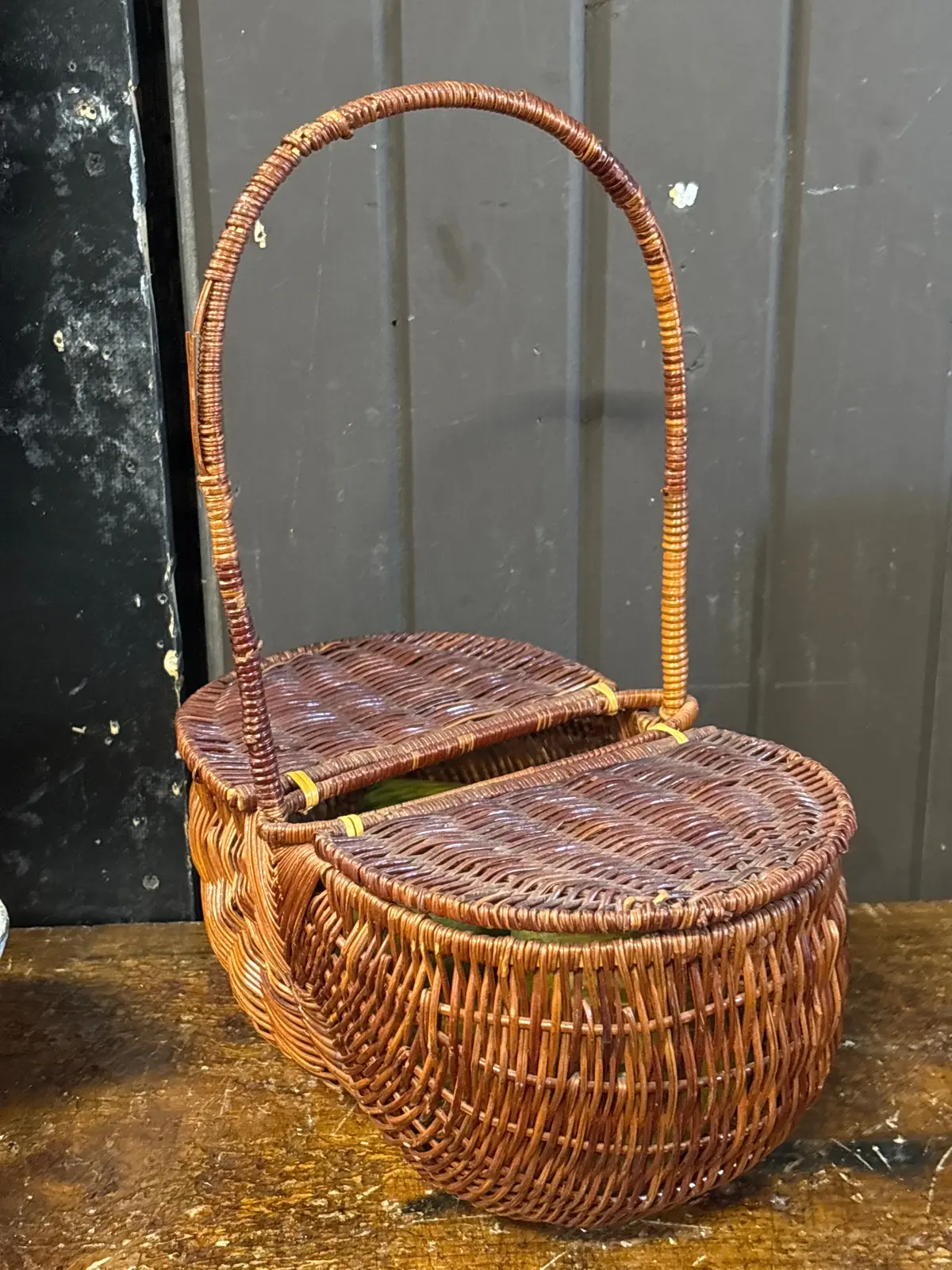 Large Brown Kidney Basket 1
