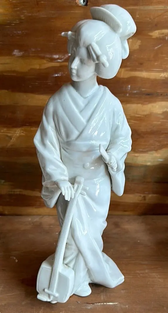 Quan Yen Blanc De Chen Lady Porcelain 1