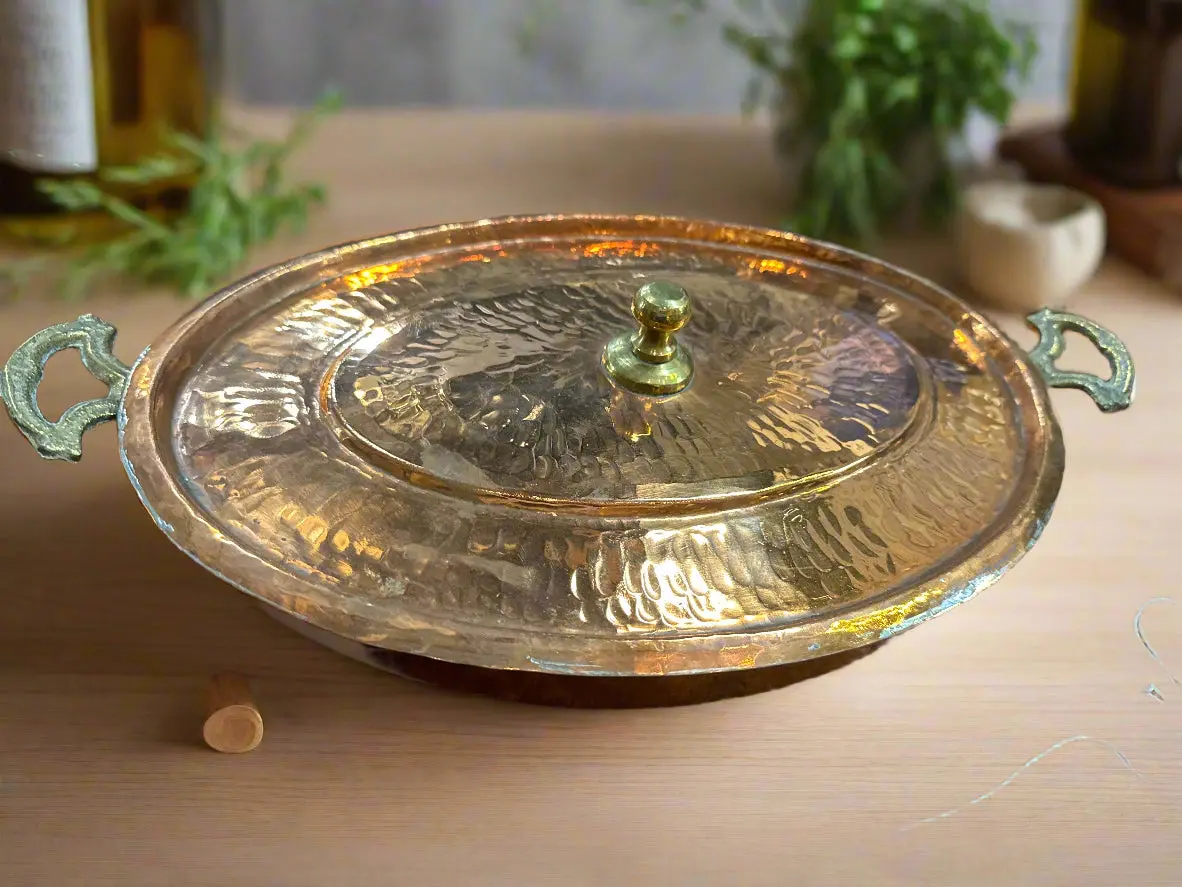 Small Oval Copper Pot With Lid 1