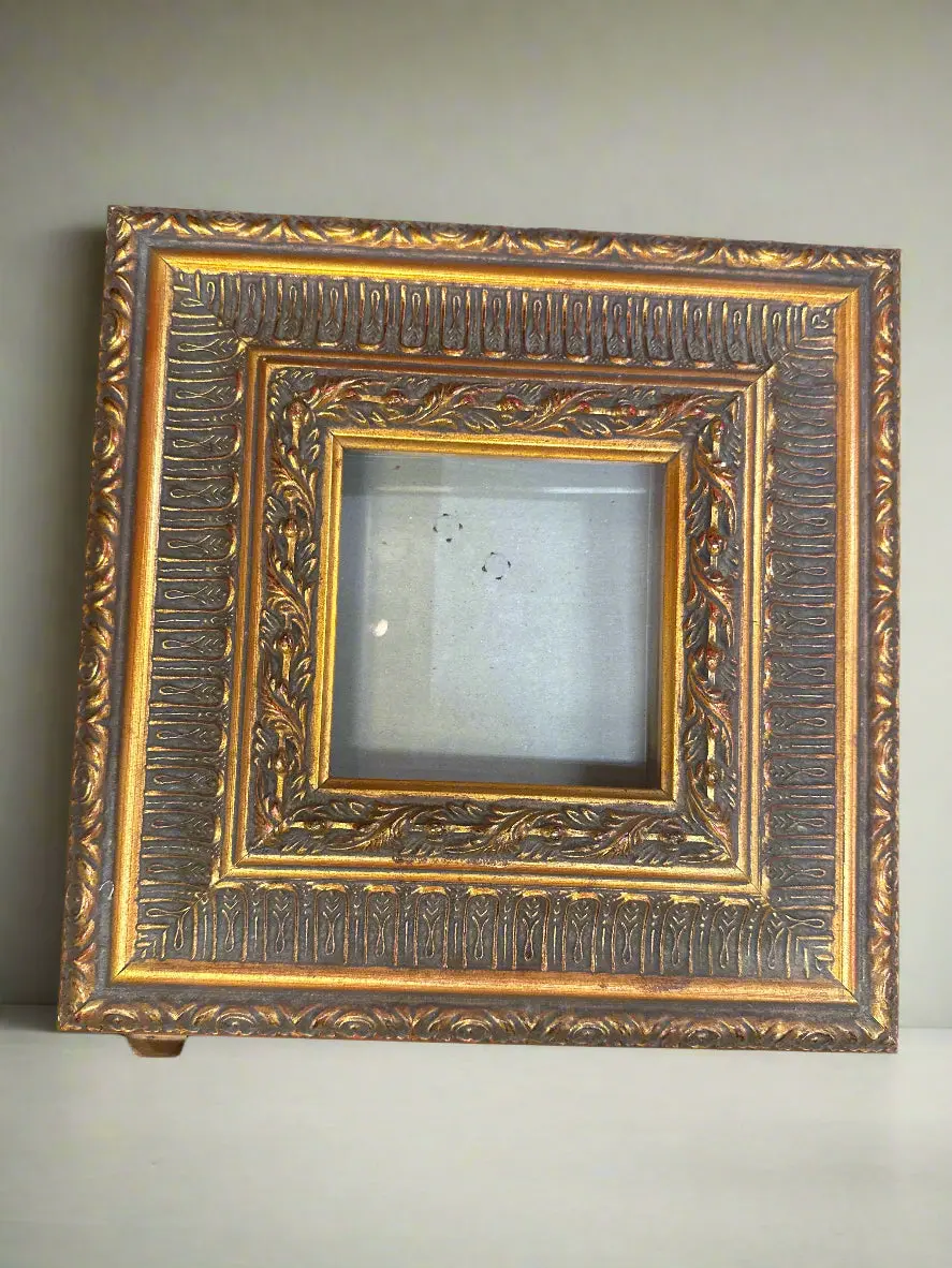 Small Gold Resin Frame 1
