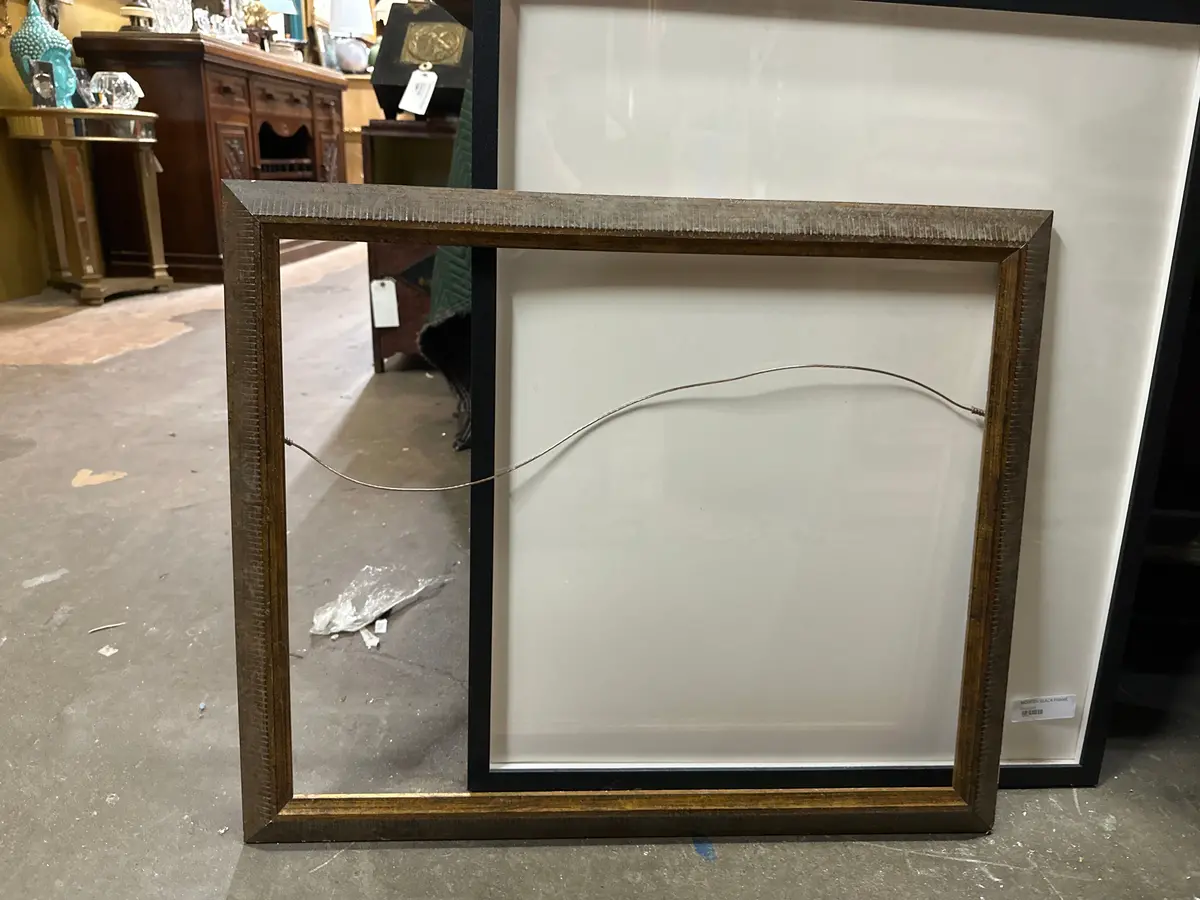 Small Bronze Ribbed Frame 1