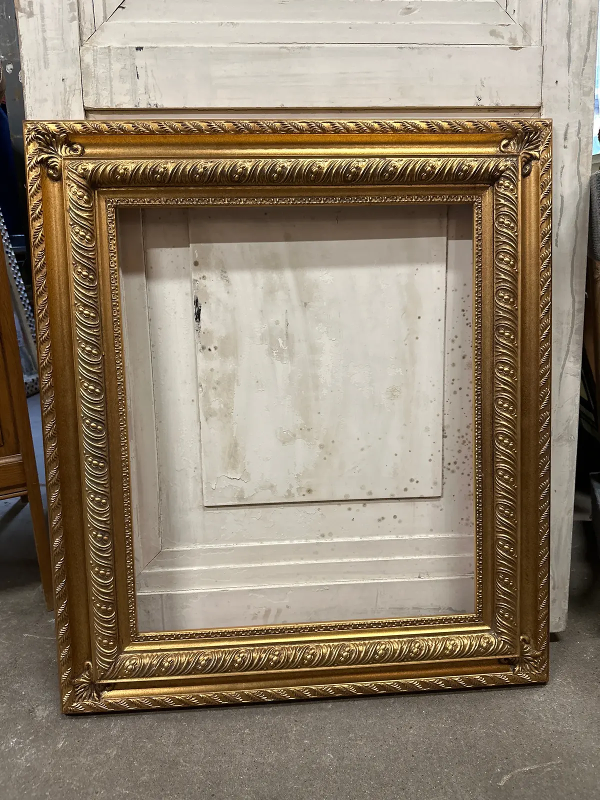 Gold Frame With Laureling And Inner Buds Trim 1
