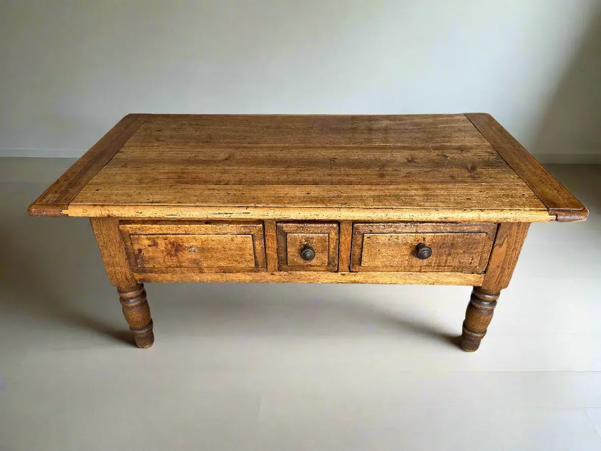 Early Low Oak Coffee Table With Drawers 1