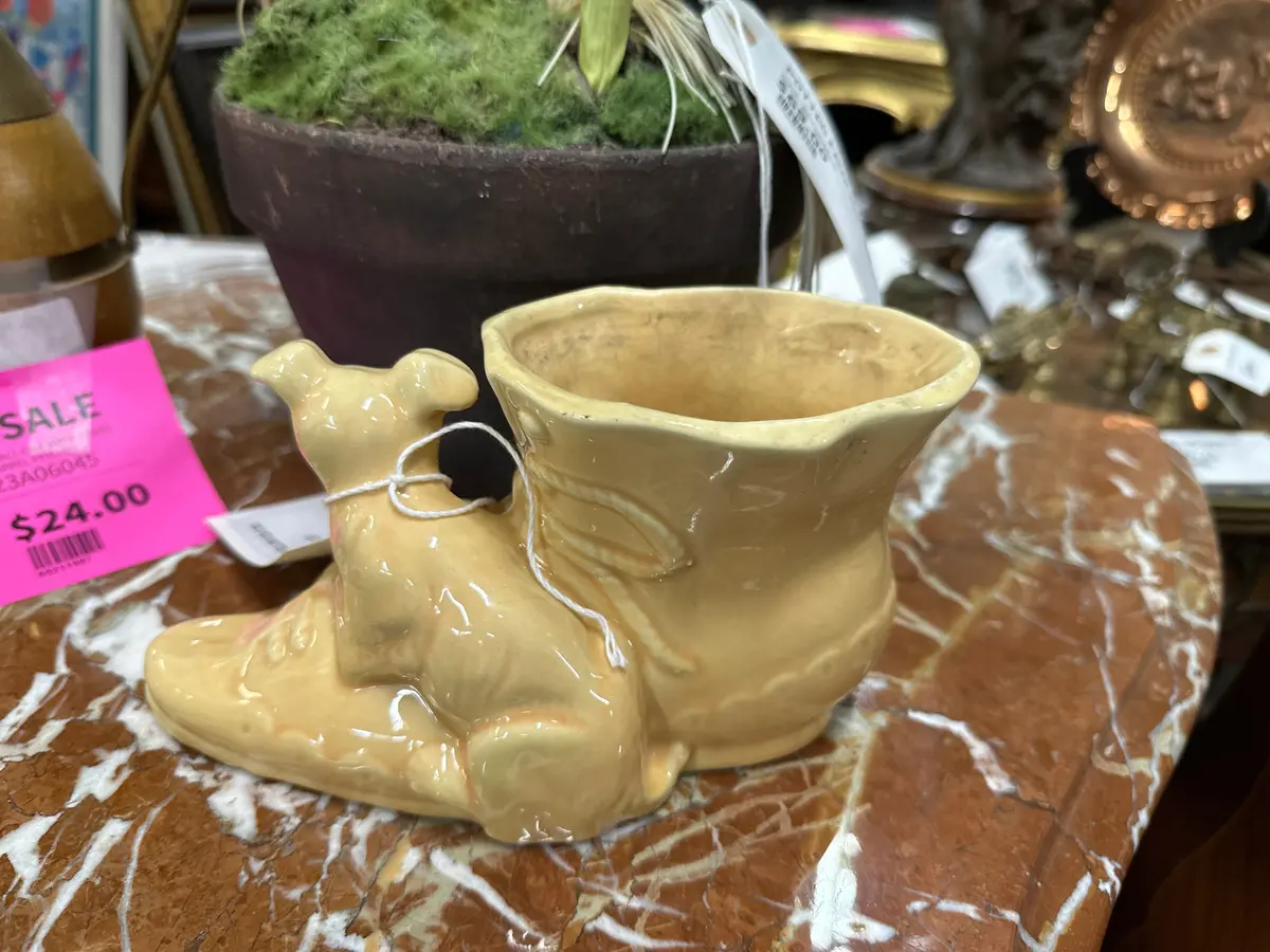 Vintage Yellow Usa Dog And Boot 1