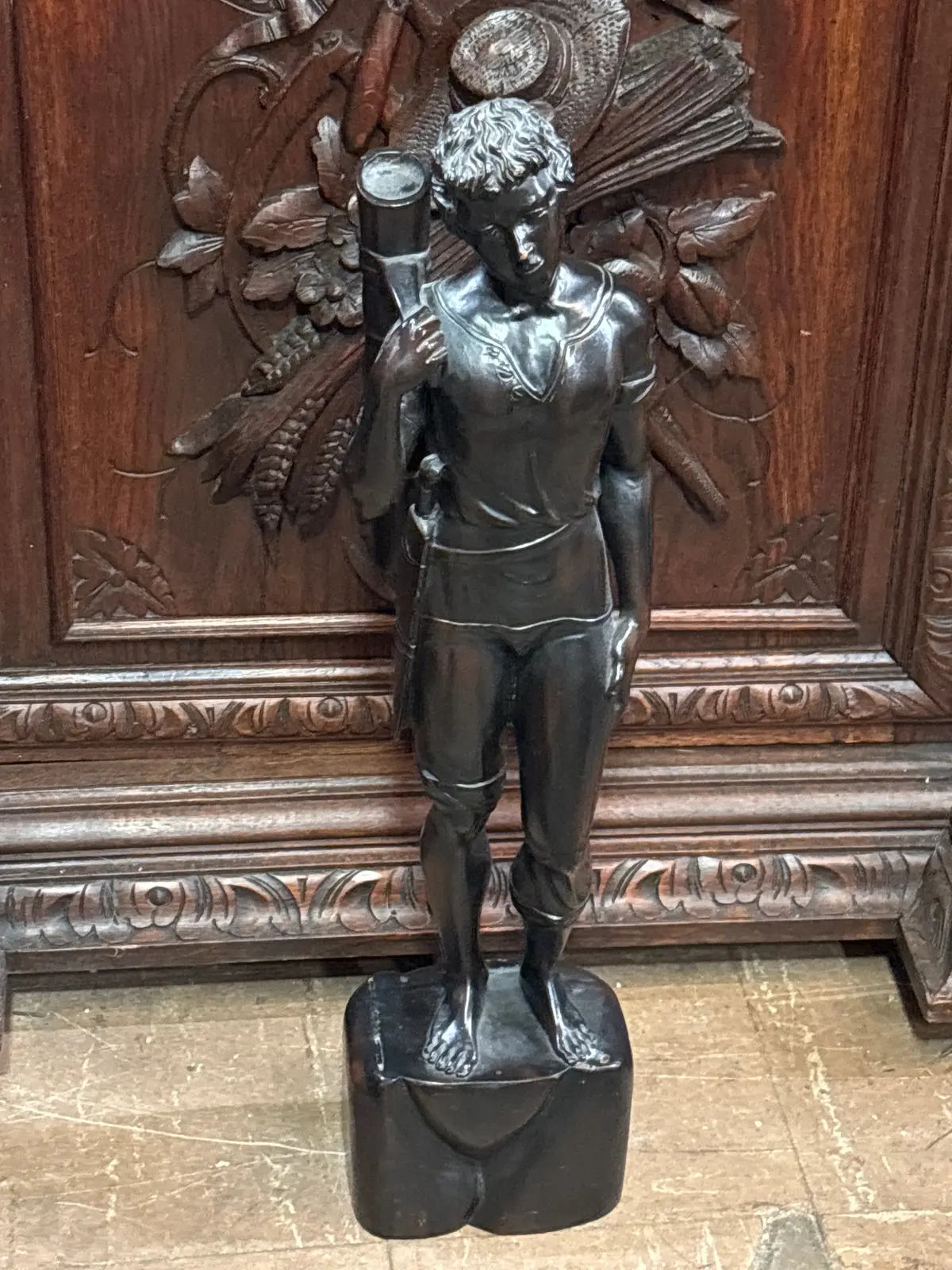 Medium Colonial Exotic Hard Wood Male Hunter 1