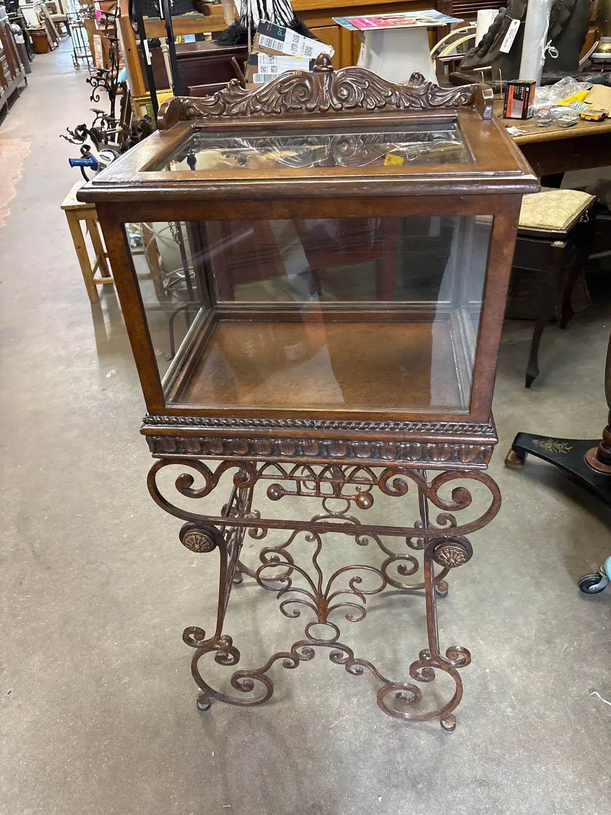Small Iron Base Showcase With Lift Lid 1