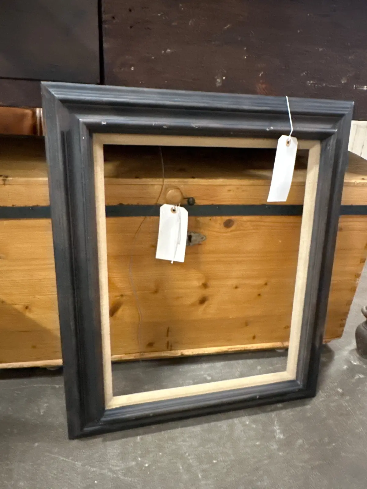 Black Frame With Linen 1
