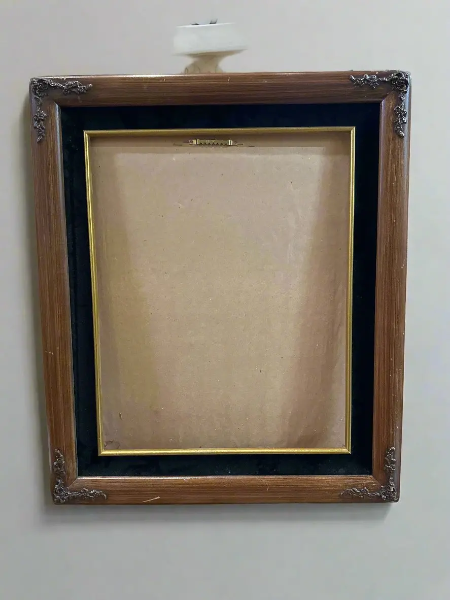 Wood And Gold Frame With Black Velvet Filet And Ornate Edges 1