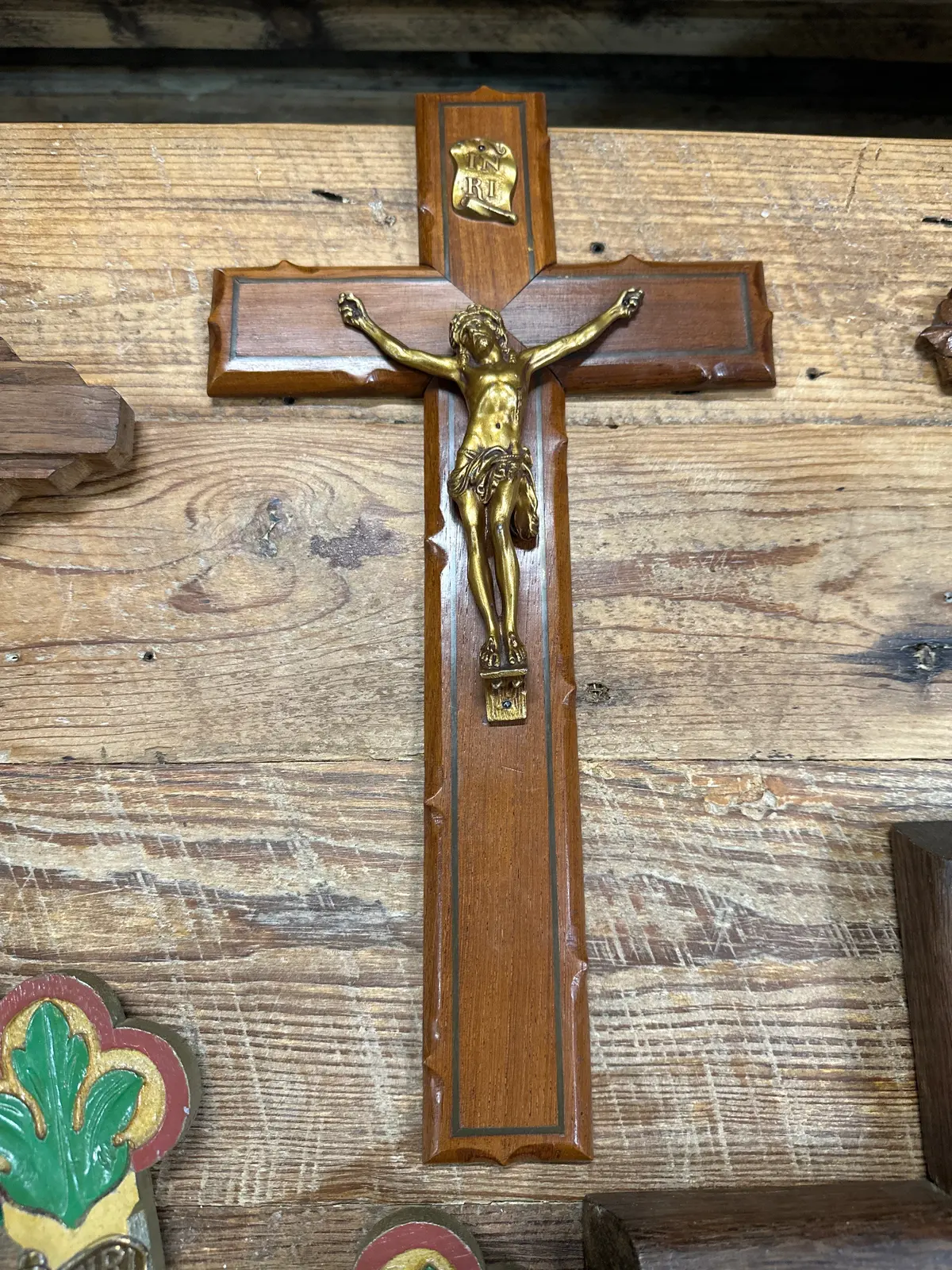 Medium Mahogany Crucifix With Brass Inlay 1