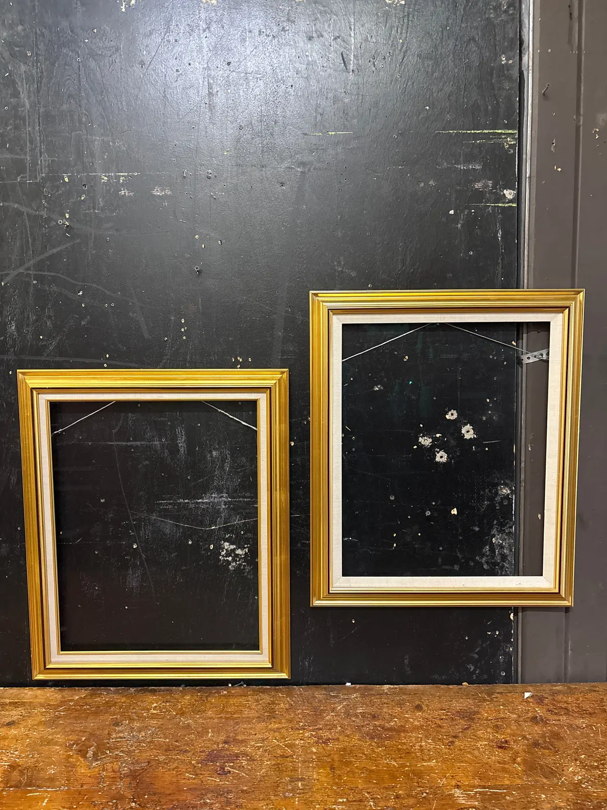 Pair Of Gilt Frames With Glass And Linen Filet 1