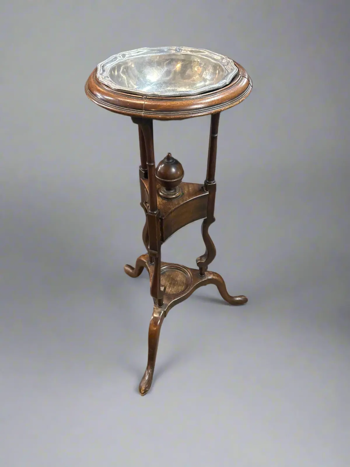 Georgian Revival Wash Stand 1