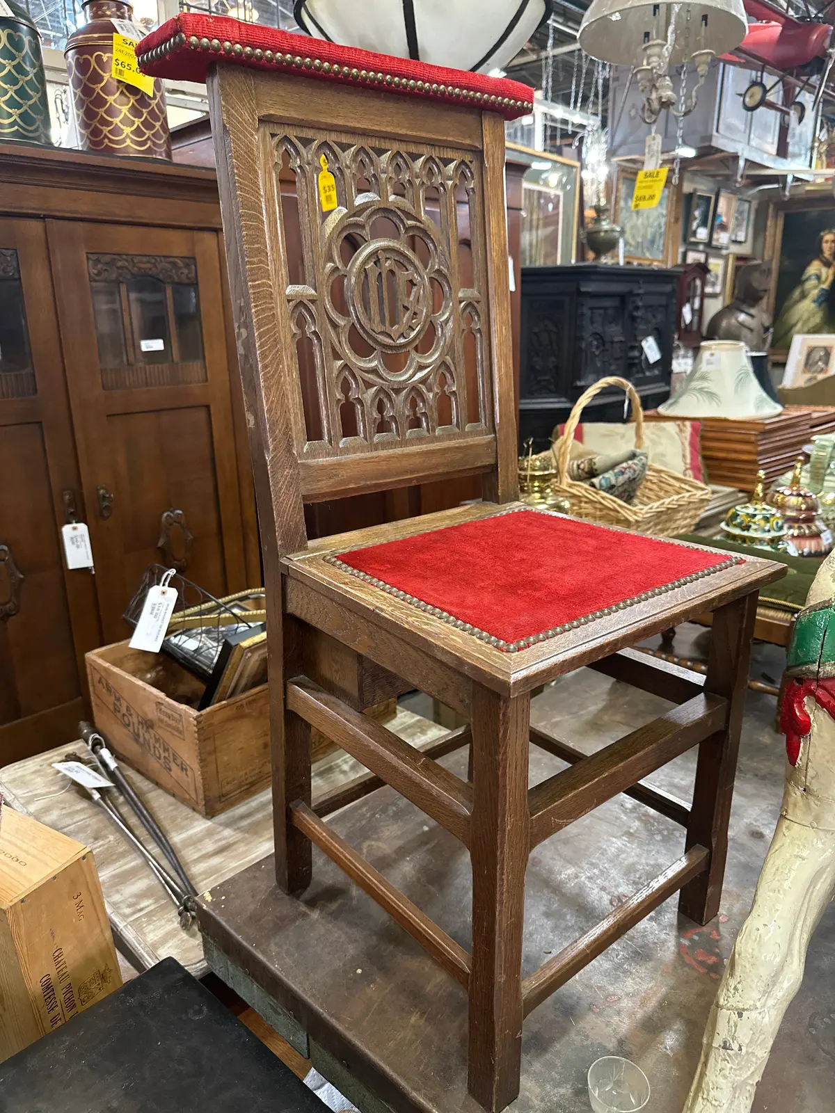 Small Gothic Oak Chair 1