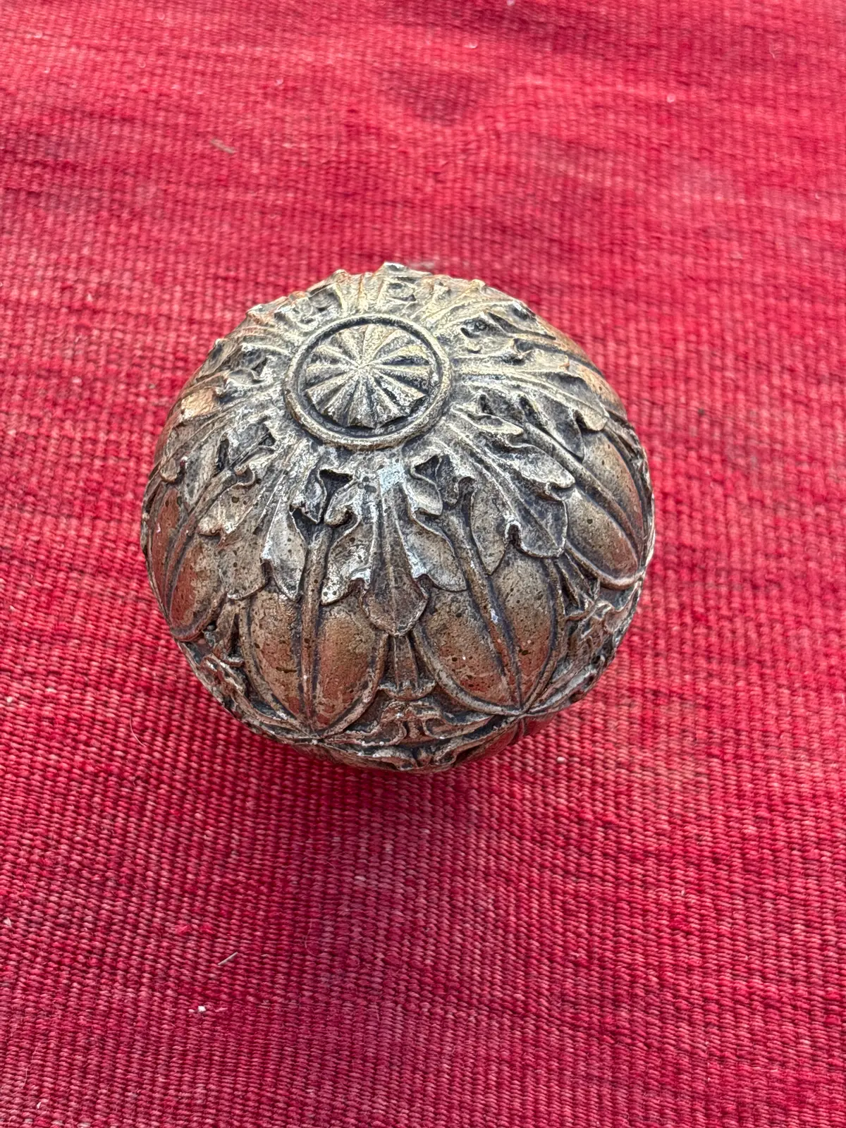 Silver Leafy Decor Ball 1