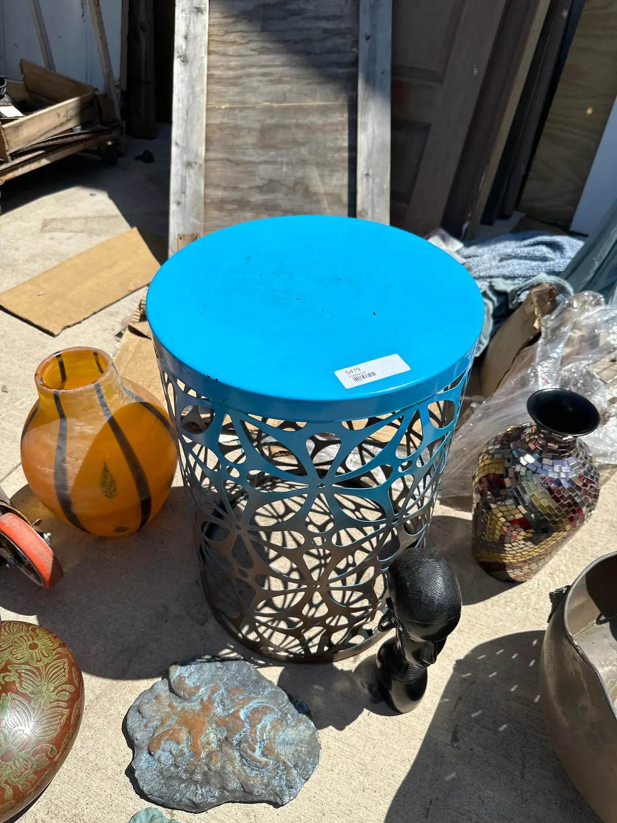 Round Blue Metal Stand 1