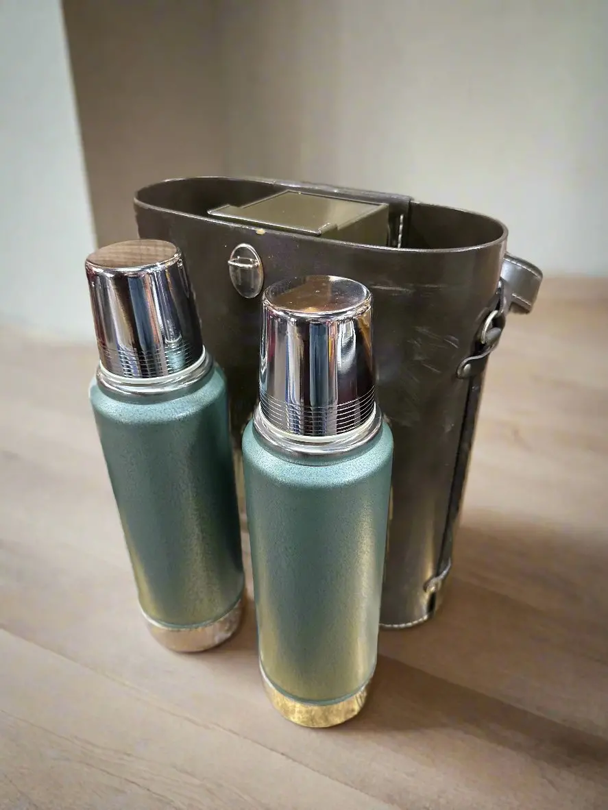 Two Thermo Bottles In Leather Case 1