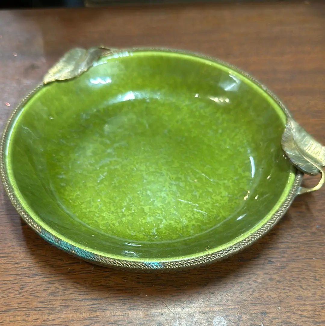 Small Green Bowl With Bronze Leaf Edge 1