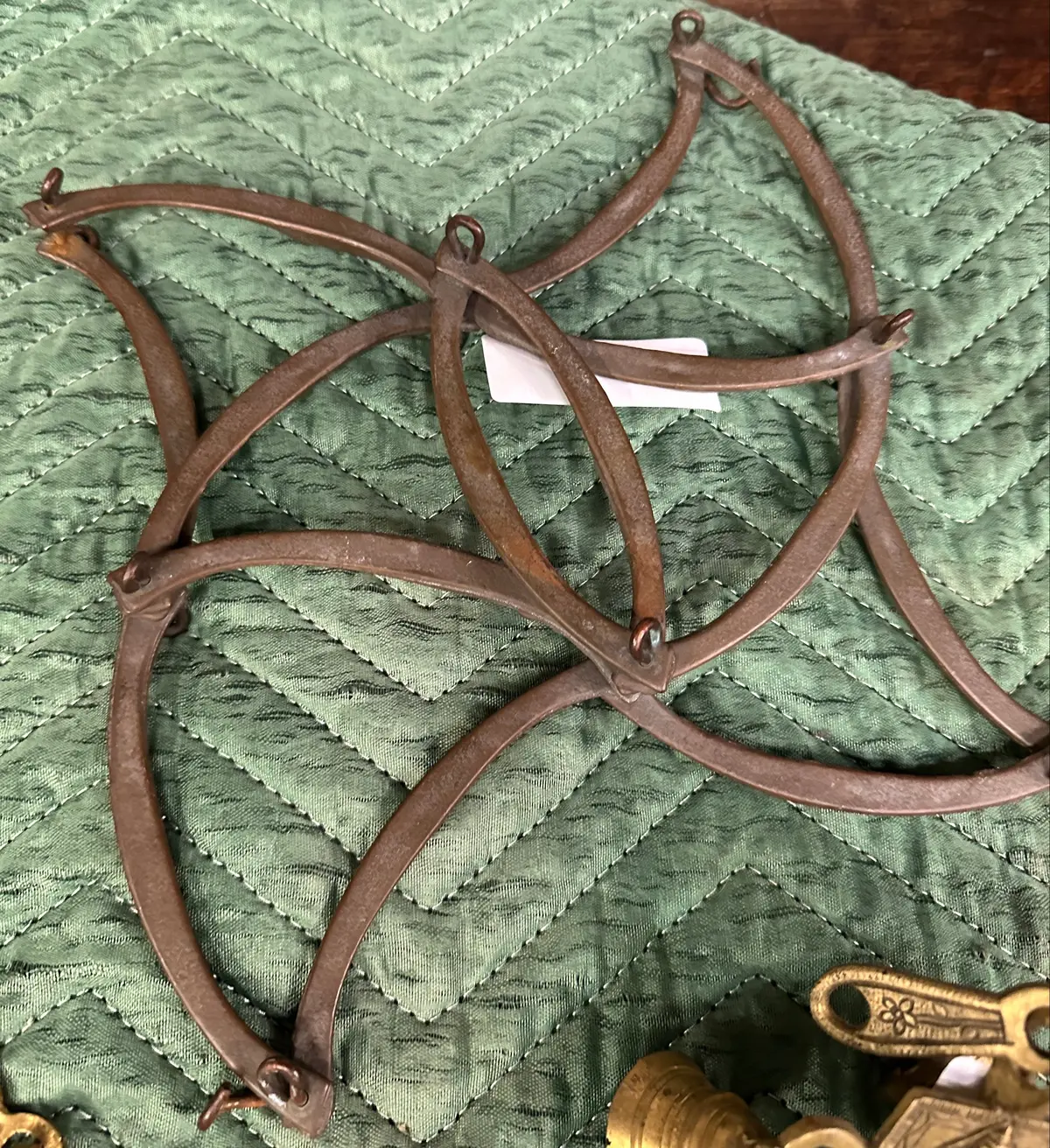 Metal Articulated Hanger 1