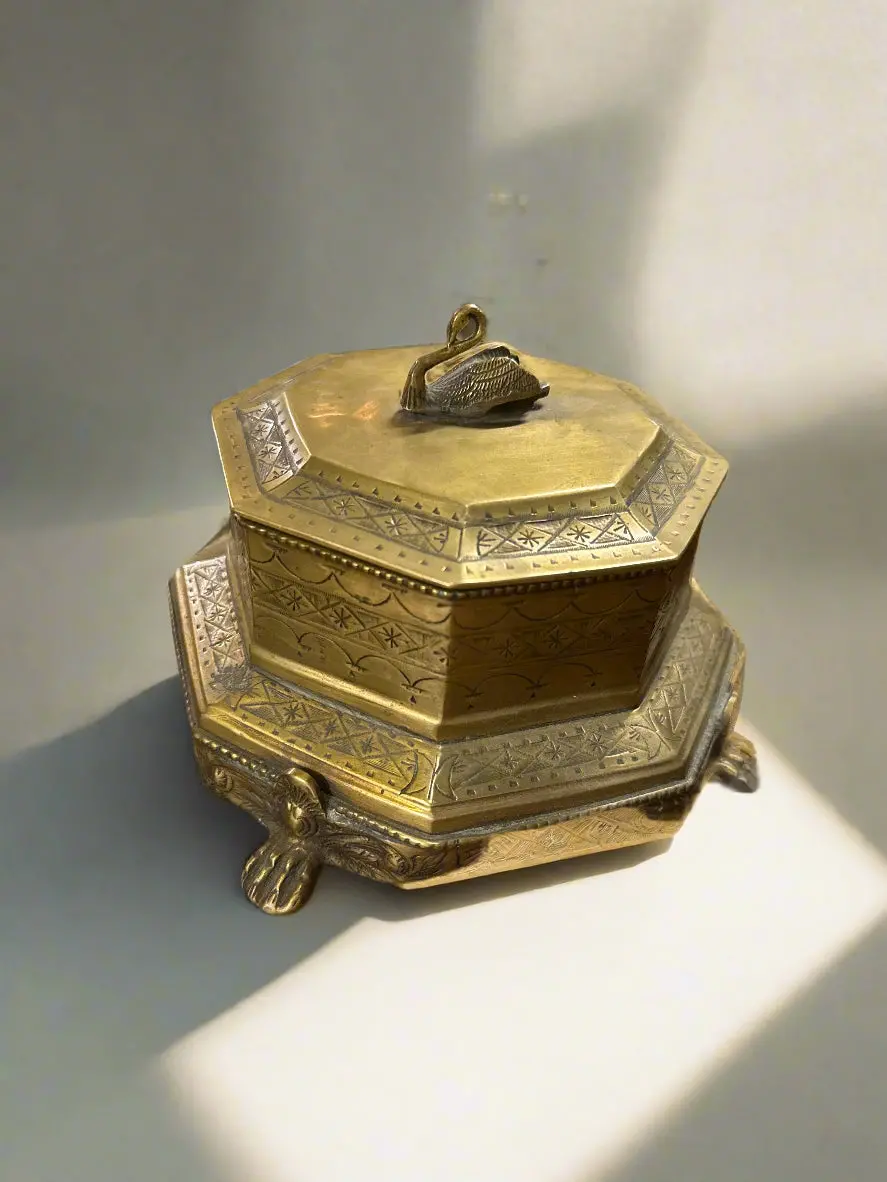 Bronze Octagon Box With Swan 1