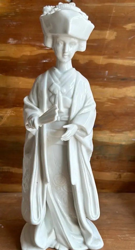 Quan Yin Blanc De Chine Lady Porcelain 1