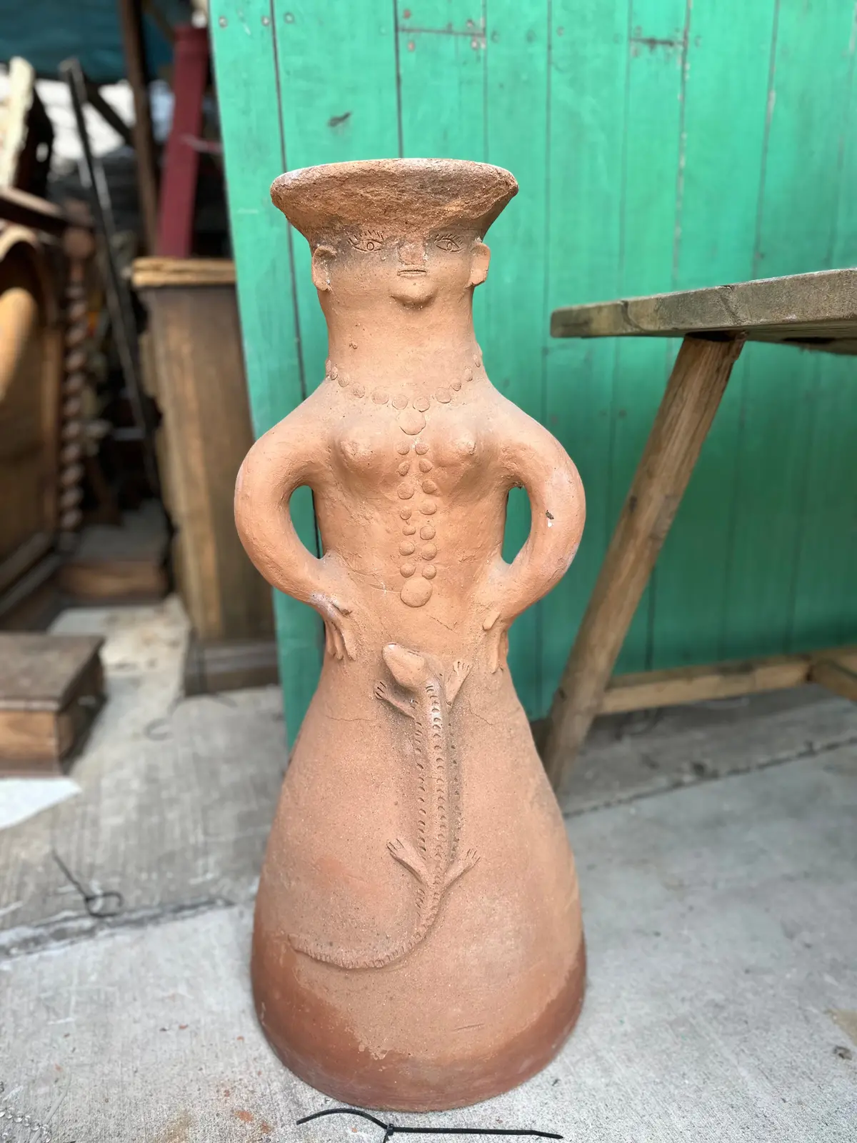 Tall Terra Cotta Planter With Lady And Lizard 1