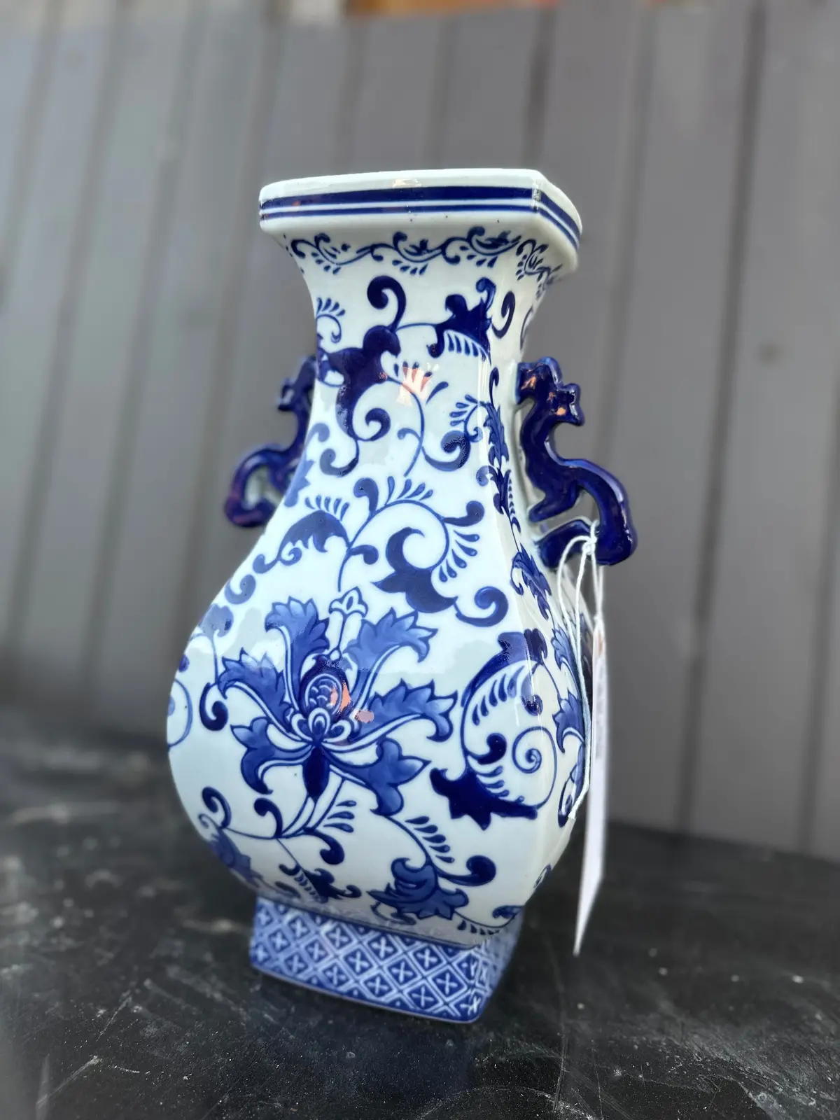 Medium Chinese Vase With Handled 1