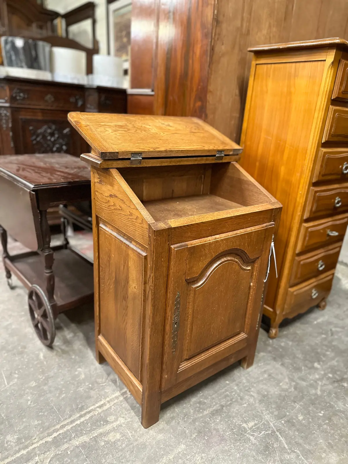 Louis Xv Style Peg Constructed Bookstand With Storage 1
