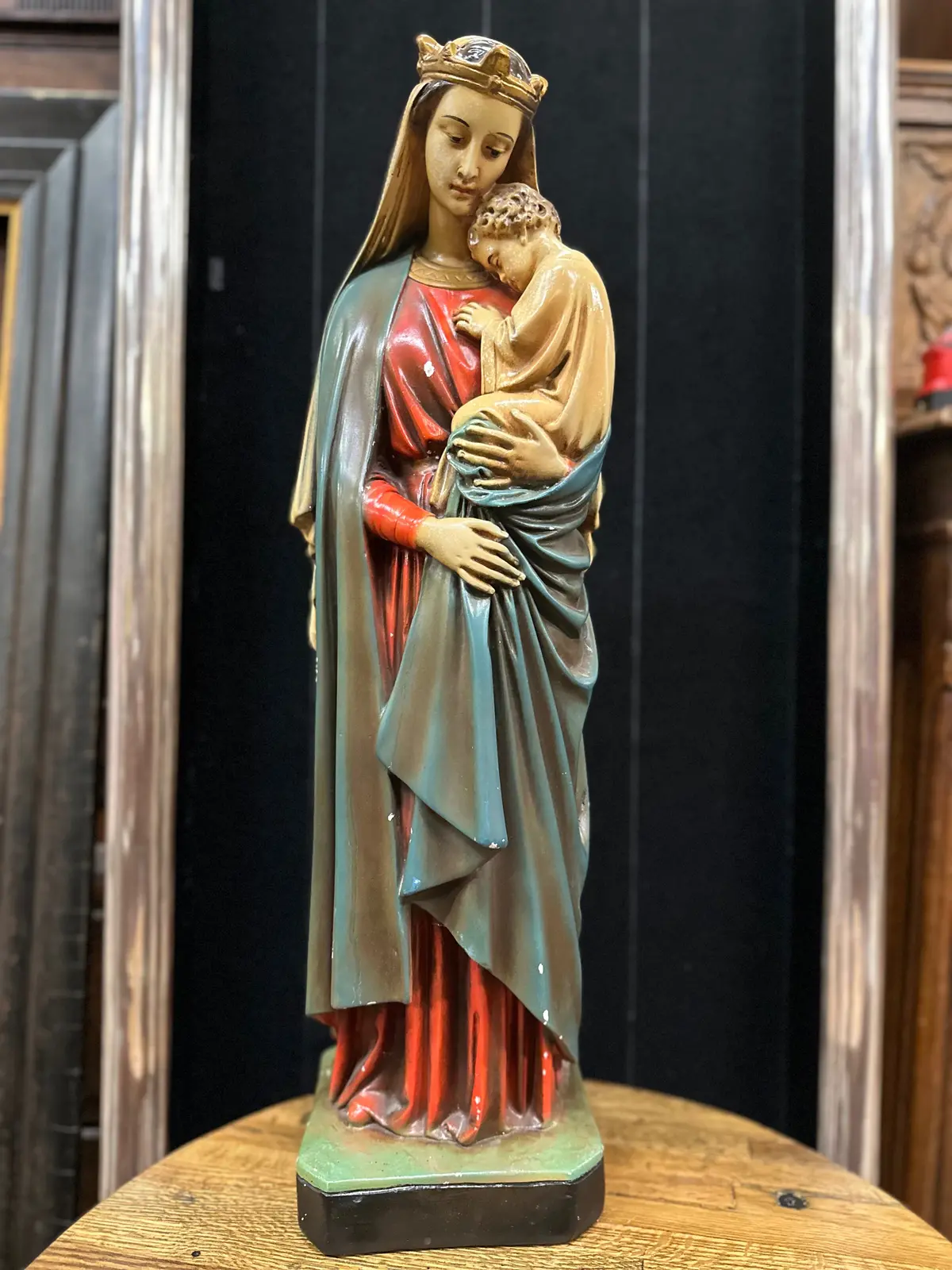 Medium Chalk Mary And Jesus Statue 1