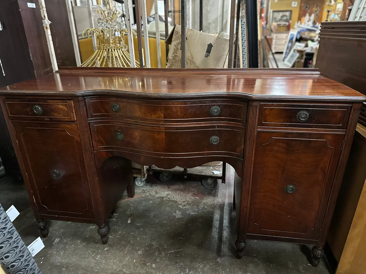 Federal Style American Mahogany Serpentine Sideboard 1