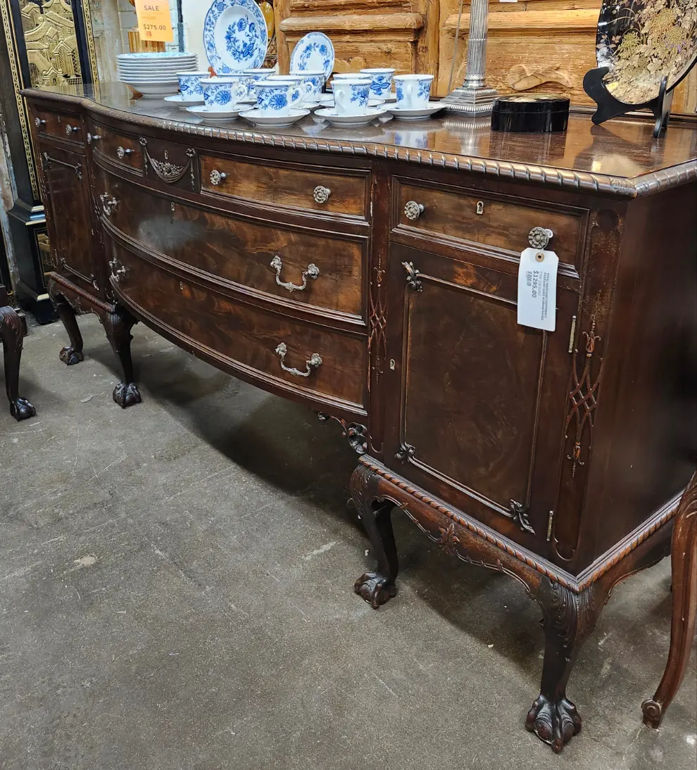 Royal Mahogany Chippendale Sideboard Made In Gŕand Rapids 1