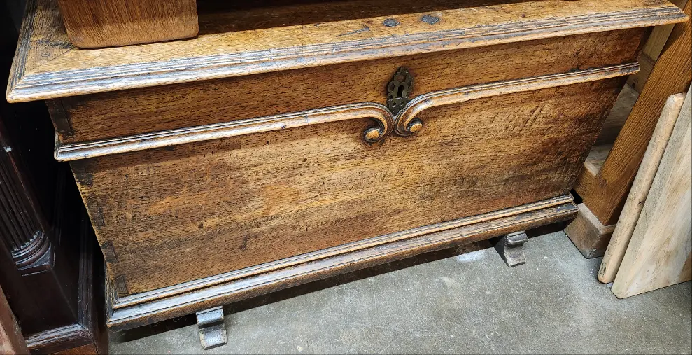 Small Oak Dove Tailed Coffer 1