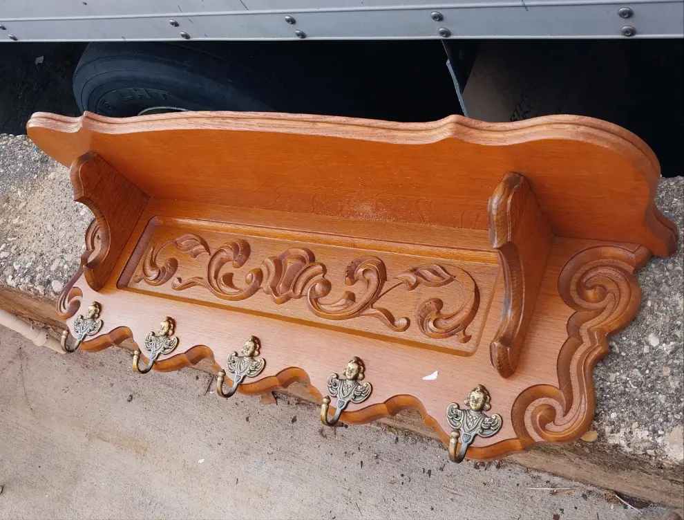 Louis Xv Wall Shelf With Cherub Hooks 1