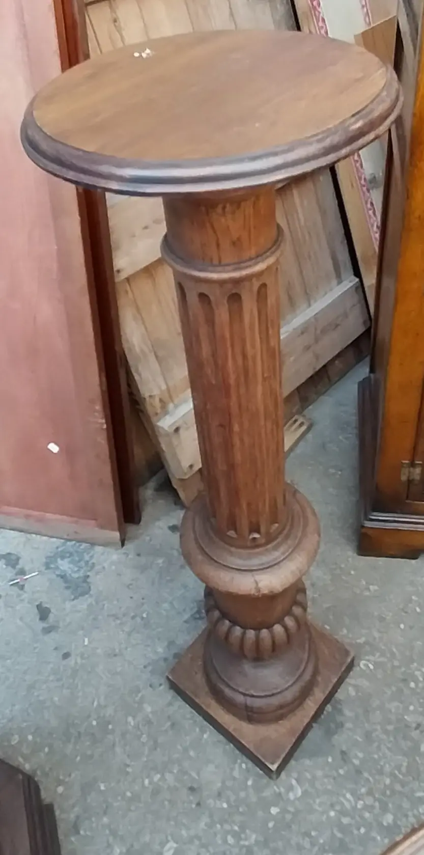 Fluted Oak Pedestal 1