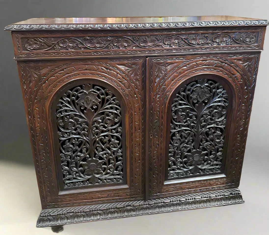 Small Burmese Server 1