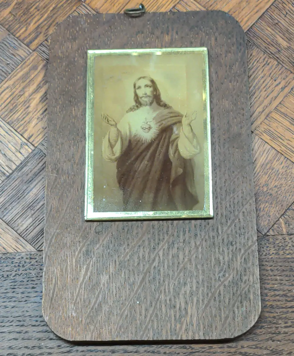 Small Sacred Heart Of Jesus Plaque On Wood 1