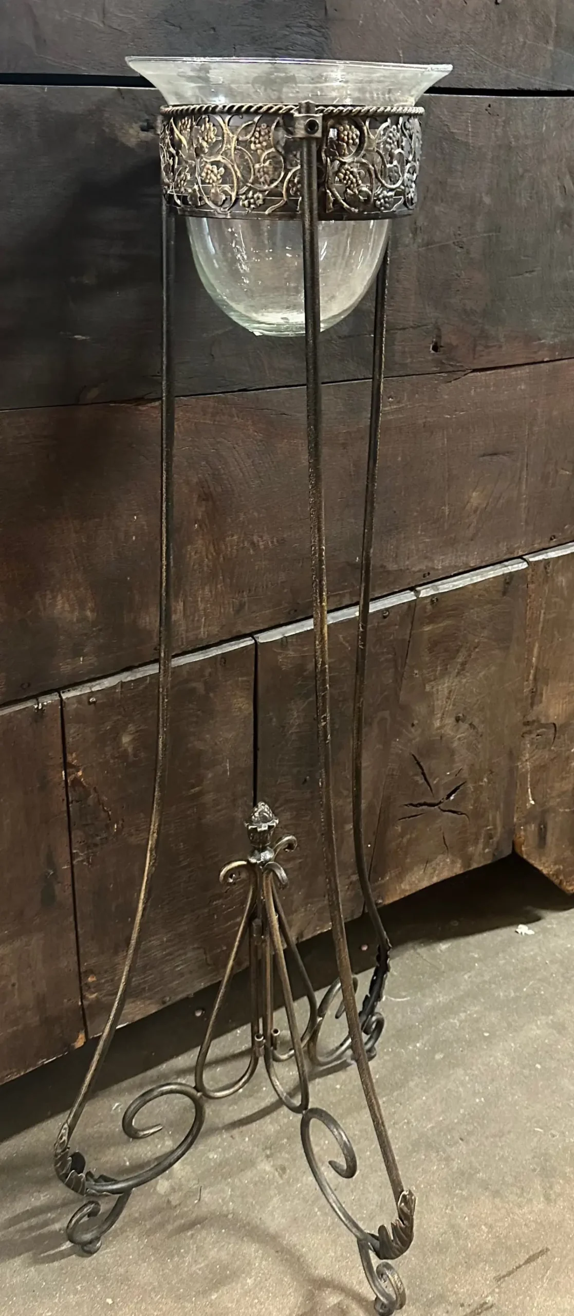 Iron Stand With Flower Bowl 1