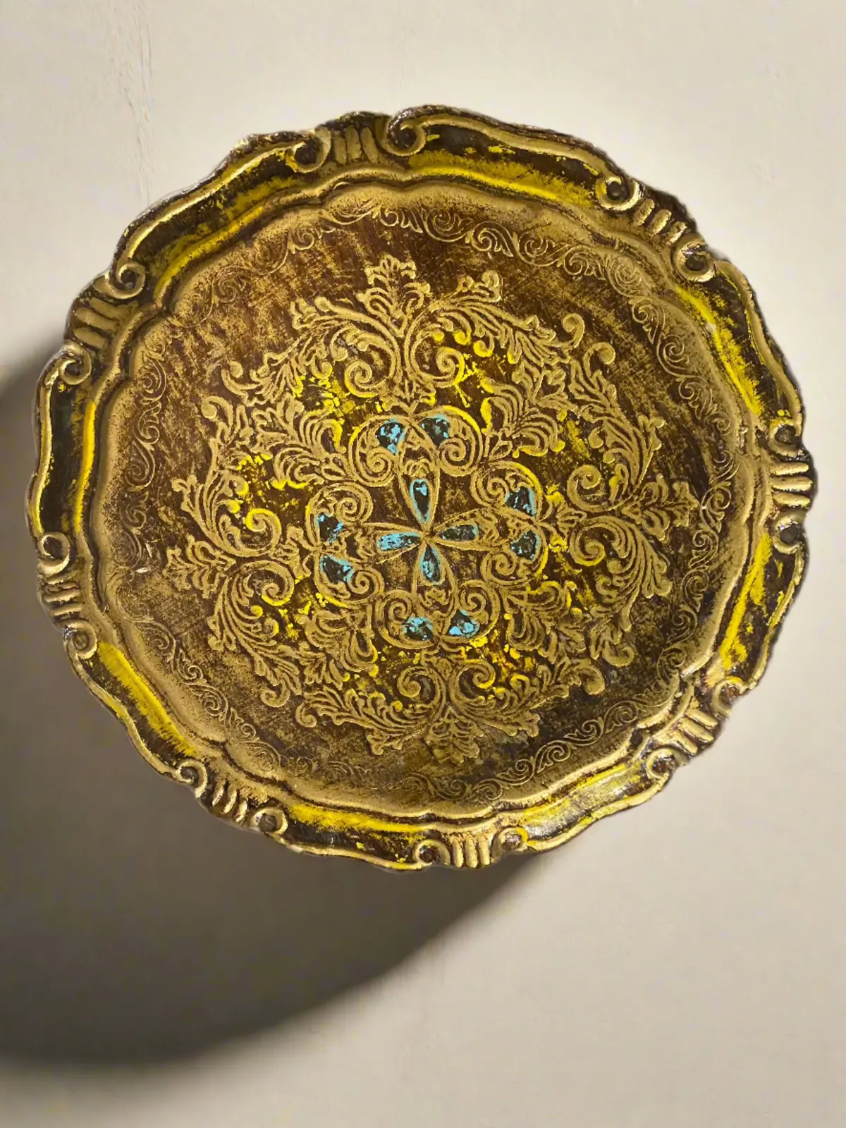 Small Florentine Tray Gold, Yellow And Blue 1