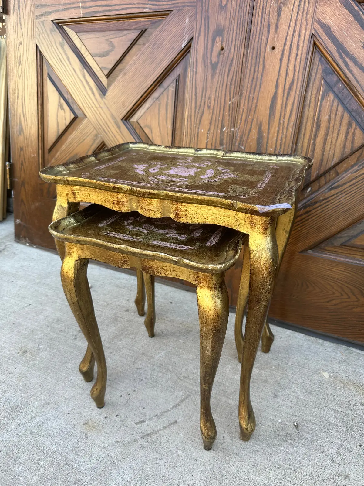 Set Of 2 Gilt Florentine Nesting Tables 1