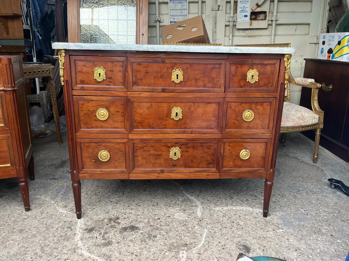 Ormolu Mounted Louis Xvi White Marble Top Chest⁰0 1