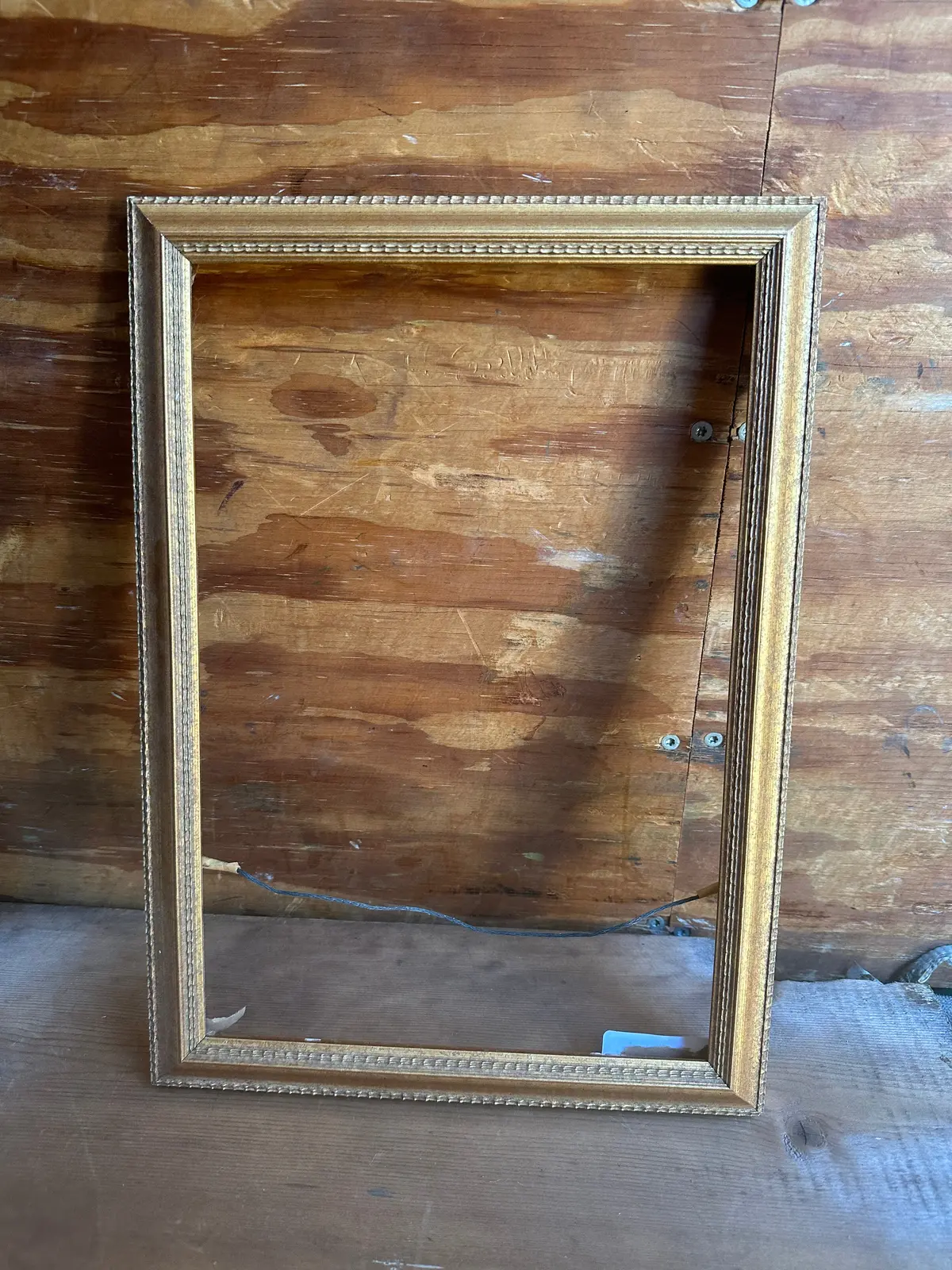 Thin Gold Frame 1
