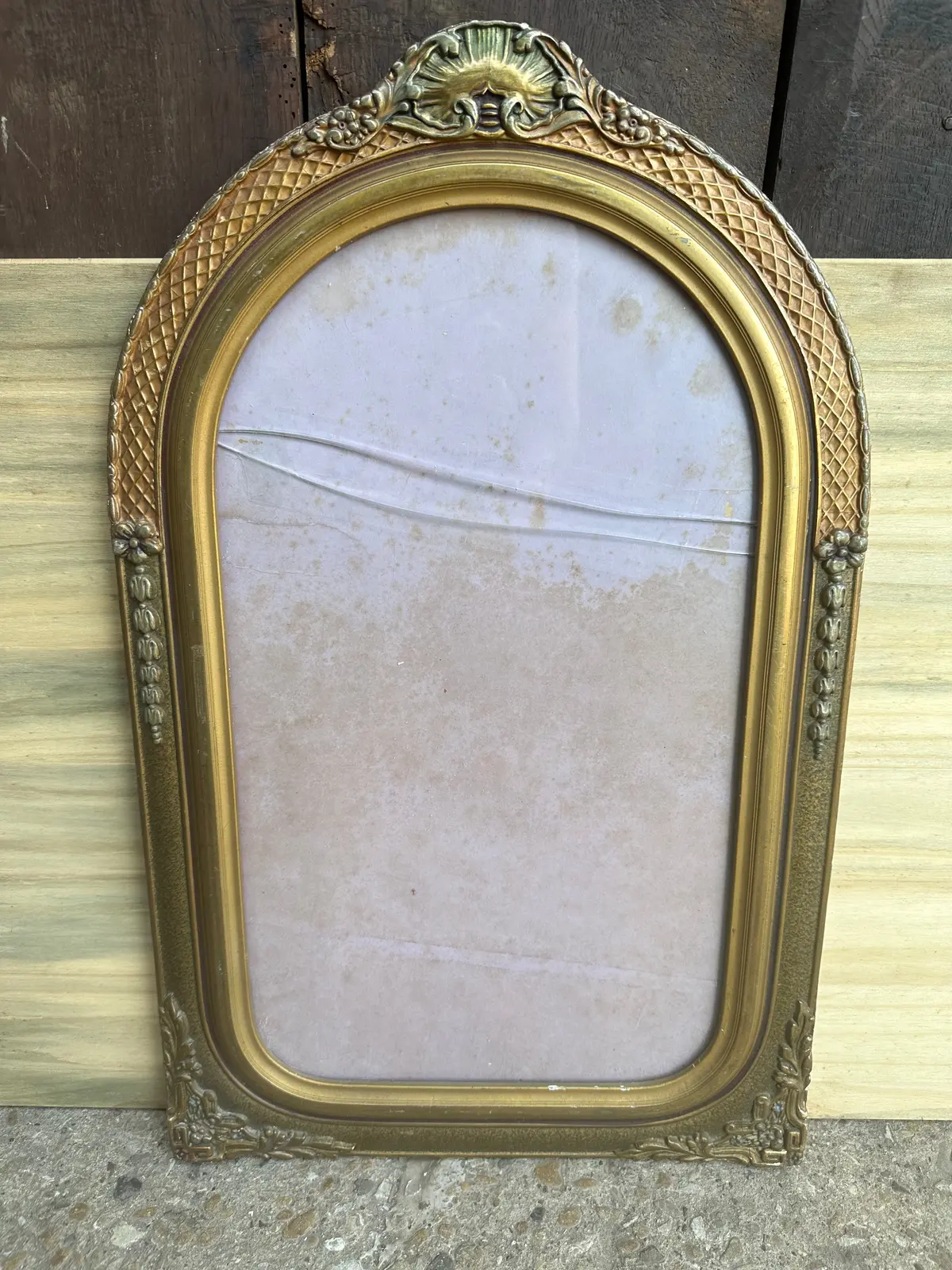 American Arched Mirror With Shell Crown 1